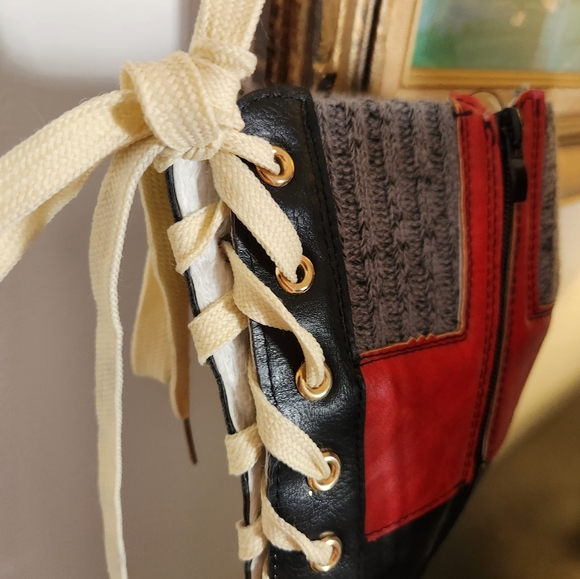 Boots - Picture 3 of 7